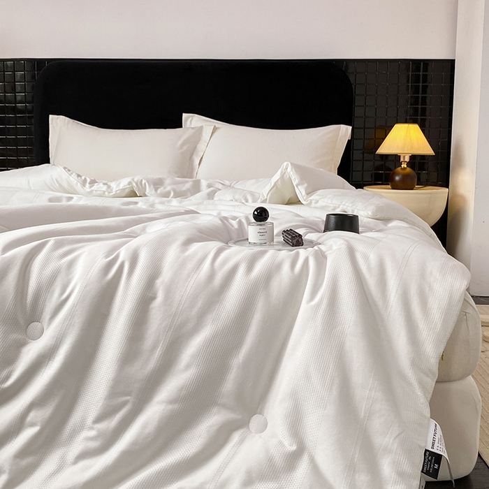 91家纺网 家纺一手货源 找家纺 （总）未来家居 2025新款SPD002绅士澳绒暖豆被全棉小提花绅士条黄金澳绒暖豆夏被春秋被冬被被子被芯