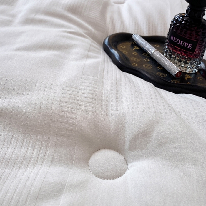 91家纺网 家纺一手货源 找家纺 （总）未来家居 2025新款SPD003 全棉缎格51%羊毛被夏被春秋被冬被被子被芯