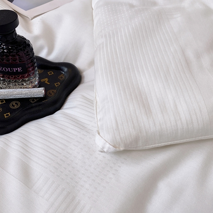 91家纺网 家纺一手货源 找家纺 （总）未来家居 2025新款SPD003 全棉缎格51%羊毛被夏被春秋被冬被被子被芯