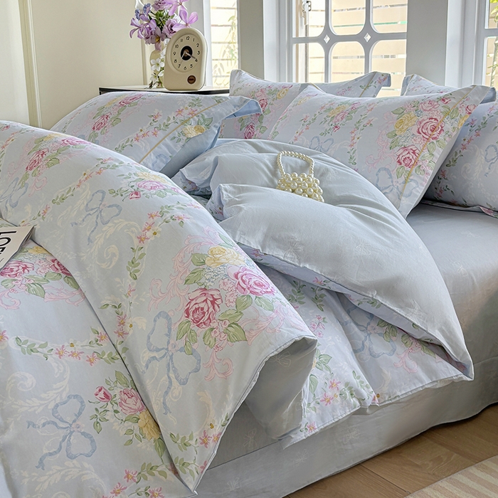 91家纺网 家纺一手货源 找家纺 宇彬家纺 2025新款13070全棉纯棉印花单被套一字绣工艺款 一字绣 米蓝韵花影