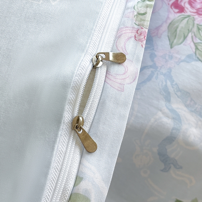 91家纺网 家纺一手货源 找家纺 宇彬家纺 2025新款13070全棉纯棉印花单被套一字绣工艺款 一字绣 米蓝韵花影