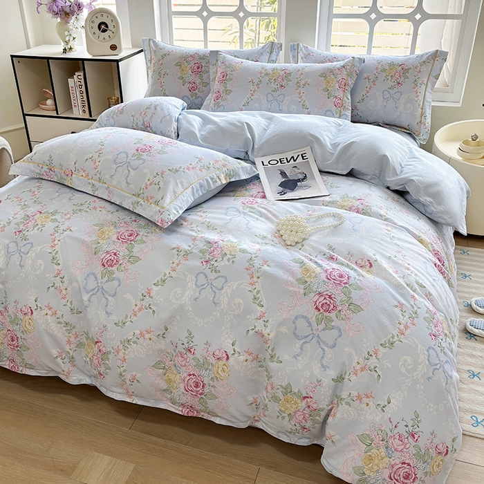 91家纺网 家纺一手货源 找家纺 宇彬家纺 2025新款13070全棉纯棉印花单被套一字绣工艺款 一字绣 米蓝韵花影