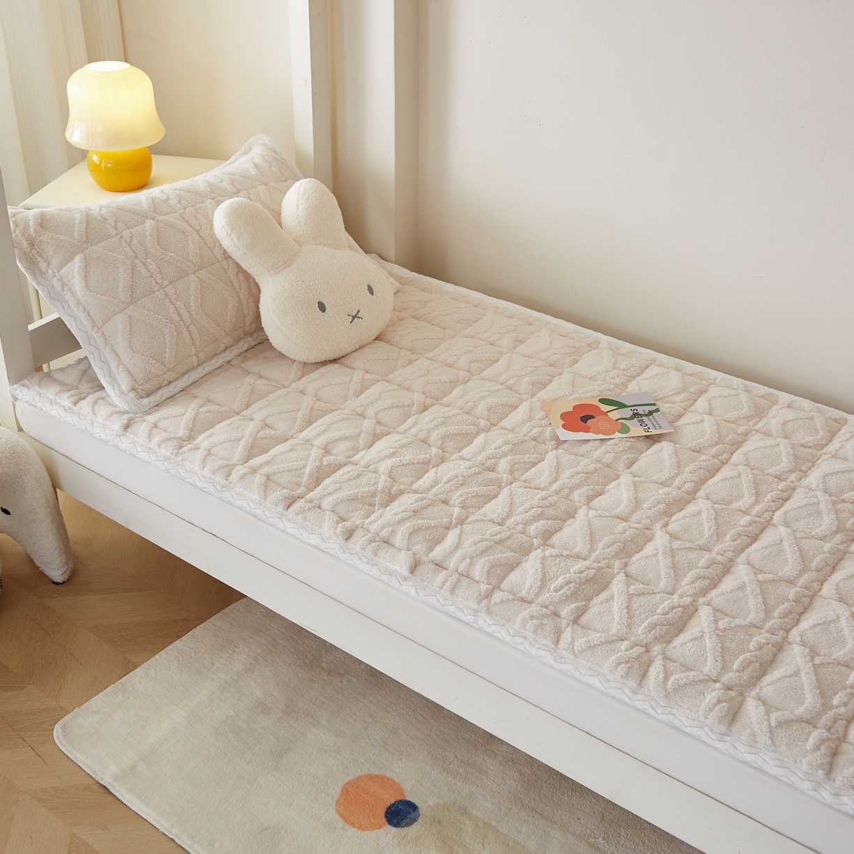 91家纺网 家纺一手货源 找家纺 缦吉 2025新款学生款高克重塔芙蓉床褥床护垫 奶油白（全网最低）