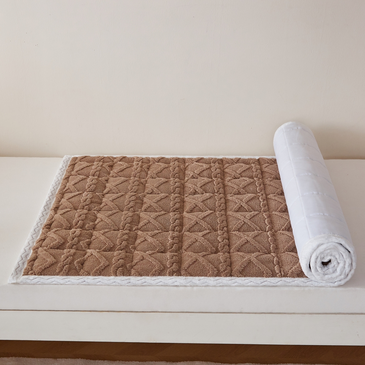 91家纺网 家纺一手货源 找家纺 缦吉 2025新款学生款高克重塔芙蓉床褥床护垫 焦糖咖（全网最低）