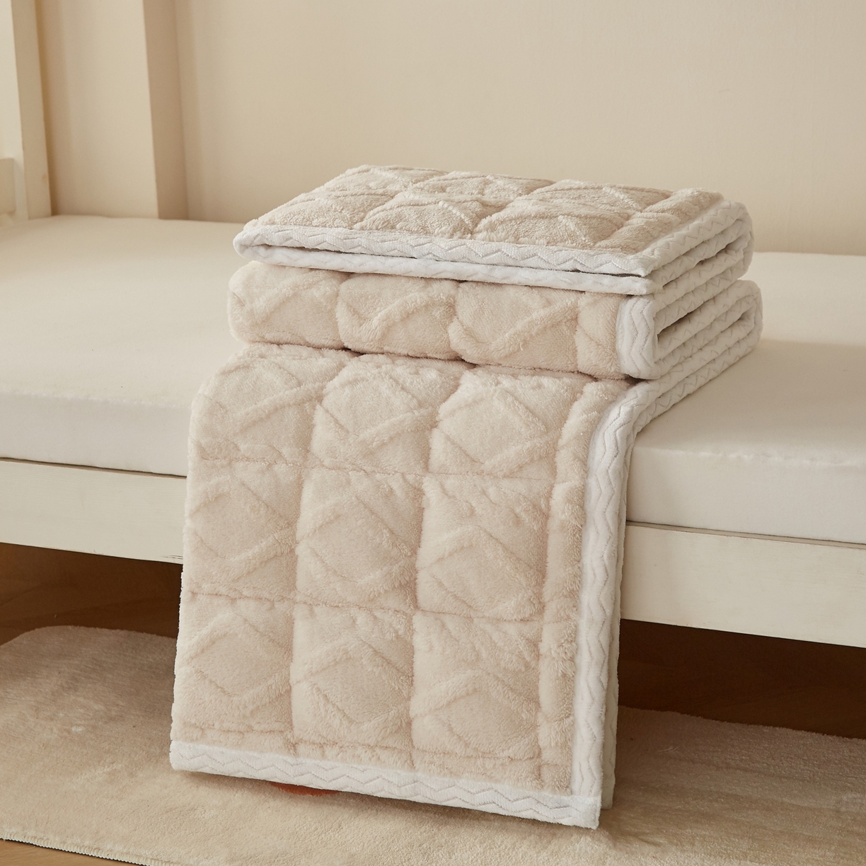 91家纺网 家纺一手货源 找家纺 缦吉 2025新款学生款高克重塔芙蓉床褥床护垫 奶油白（全网最低）