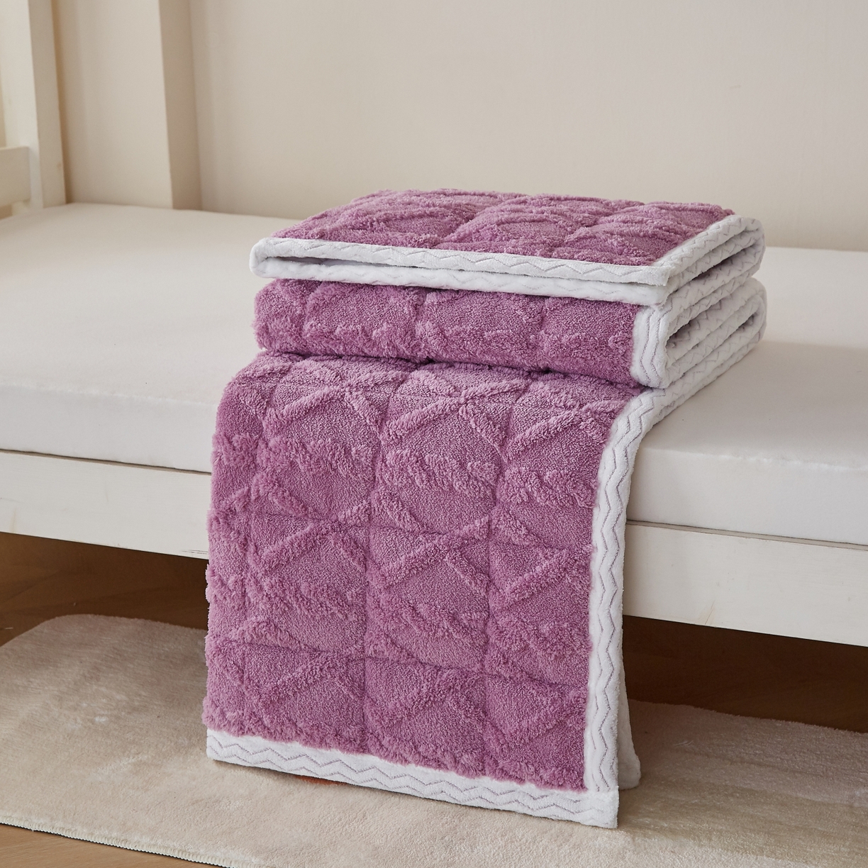 91家纺网 家纺一手货源 找家纺 缦吉 2025新款学生款高克重塔芙蓉床褥床护垫 优雅紫（全网最低）