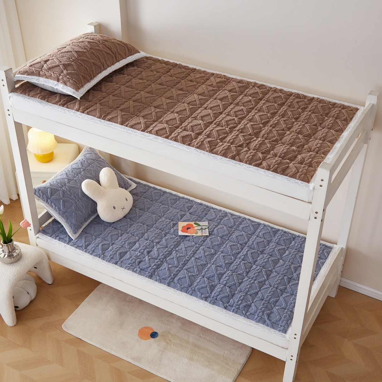 91家纺网 家纺一手货源 找家纺 缦吉 2025新款学生款高克重塔芙蓉床褥床护垫 焦糖咖（全网最低）