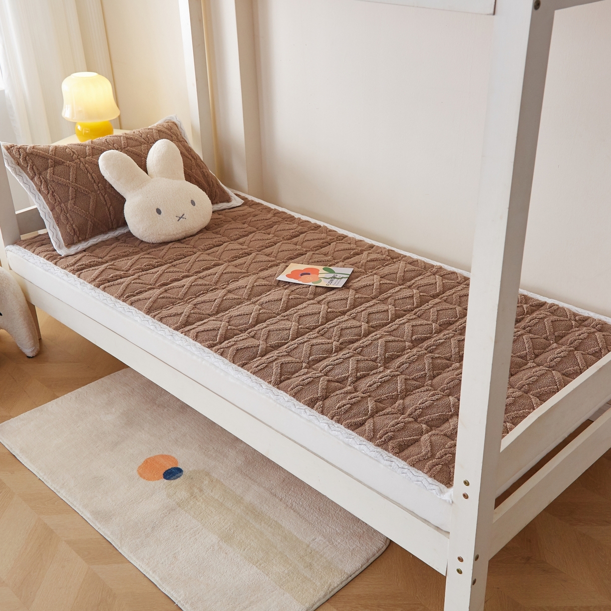 91家纺网 家纺一手货源 找家纺 缦吉 2025新款学生款高克重塔芙蓉床褥床护垫 焦糖咖（全网最低）