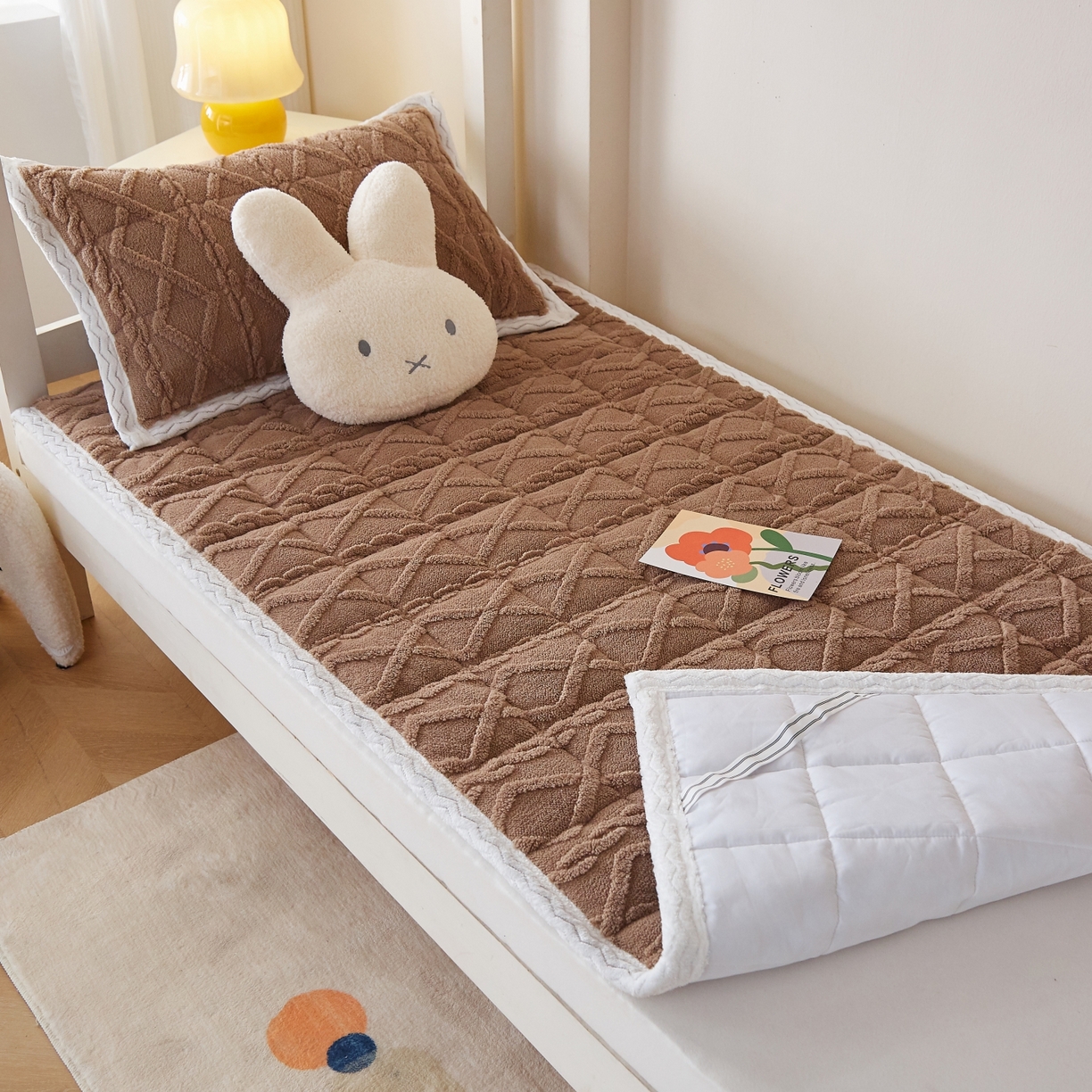 91家纺网 家纺一手货源 找家纺 缦吉 2025新款学生款高克重塔芙蓉床褥床护垫 焦糖咖（全网最低）