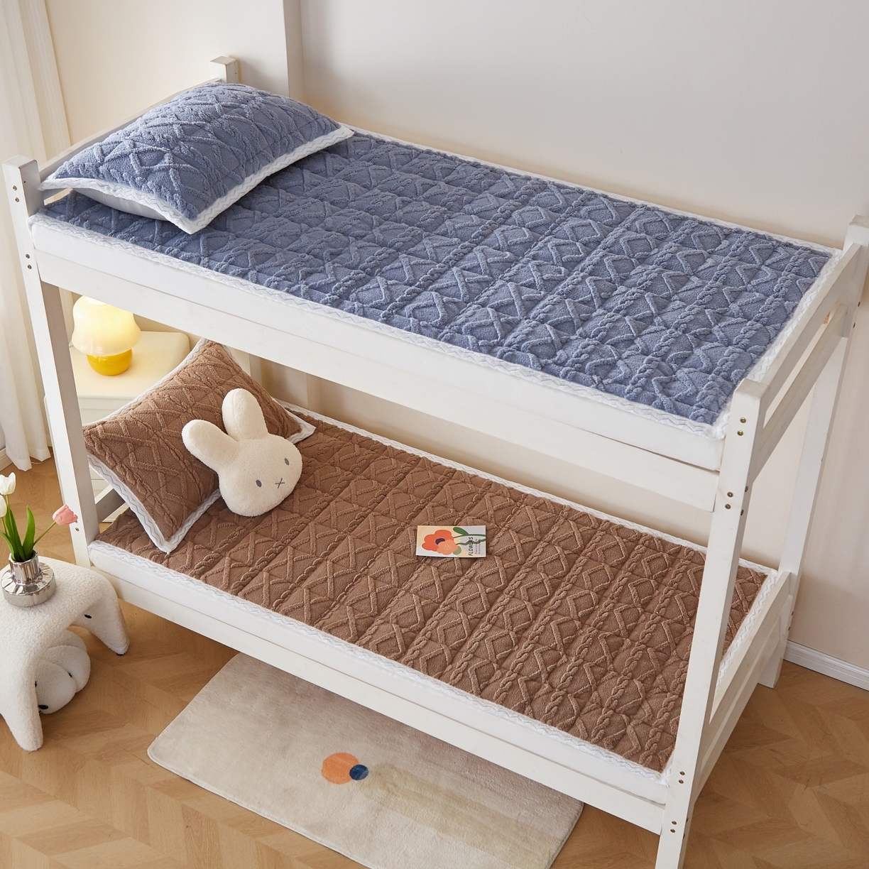 91家纺网 家纺一手货源 找家纺 缦吉 2025新款学生款高克重塔芙蓉床褥床护垫 格调灰（全网最低）