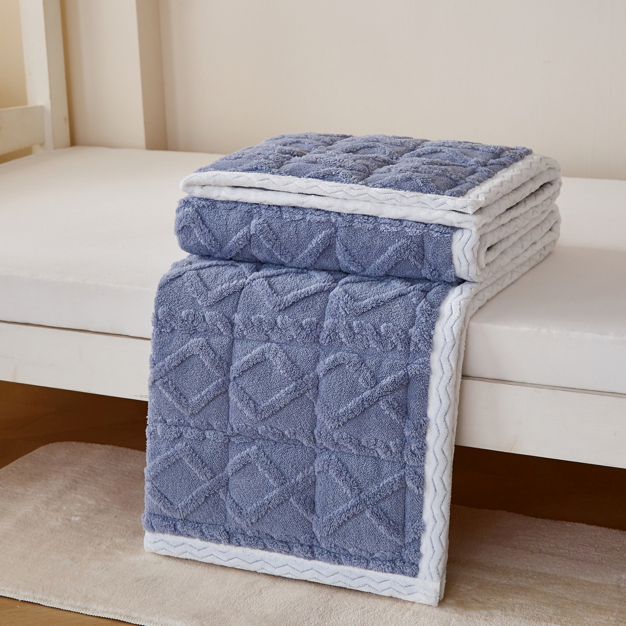 91家纺网 家纺一手货源 找家纺 缦吉 2025新款学生款高克重塔芙蓉床褥床护垫 格调灰（全网最低）