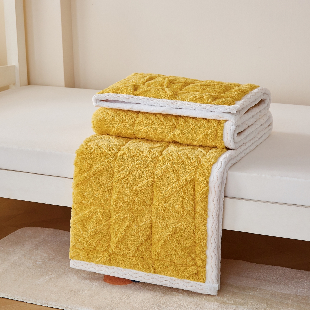 91家纺网 家纺一手货源 找家纺 缦吉 2025新款学生款高克重塔芙蓉床褥床护垫 柠檬黄（全网最低）