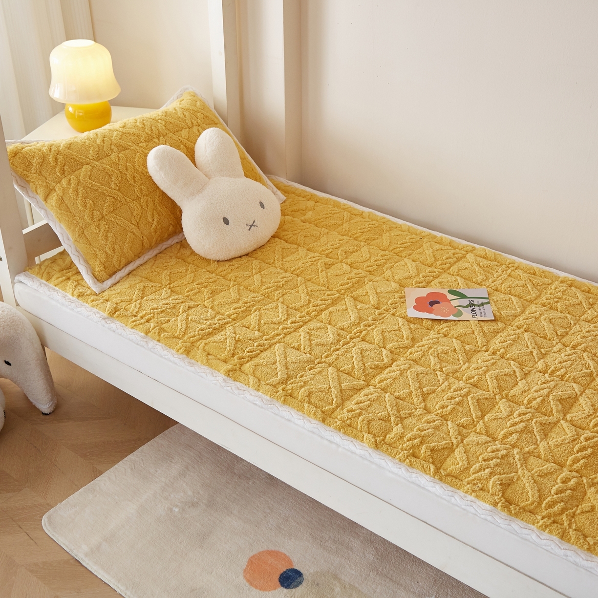 91家纺网 家纺一手货源 找家纺 缦吉 2025新款学生款高克重塔芙蓉床褥床护垫 柠檬黄（全网最低）