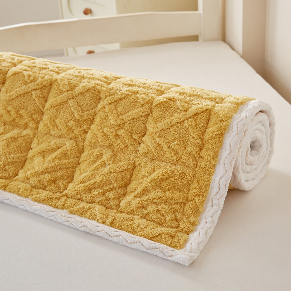 91家纺网 家纺一手货源 找家纺 缦吉 2025新款学生款高克重塔芙蓉床褥床护垫 柠檬黄（全网最低）