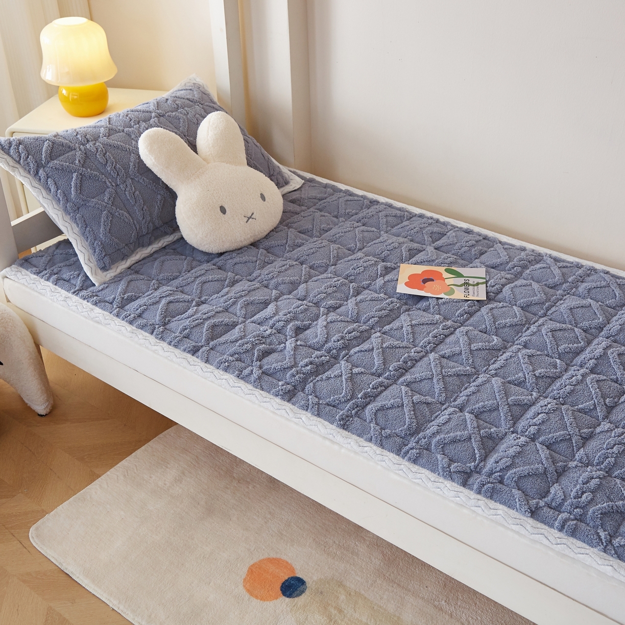 91家纺网 家纺一手货源 找家纺 缦吉 2025新款学生款高克重塔芙蓉床褥床护垫 格调灰（全网最低）