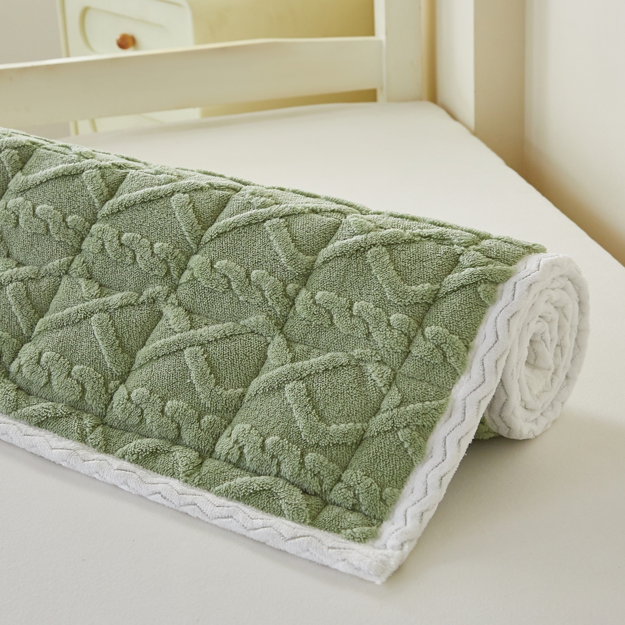 91家纺网 家纺一手货源 找家纺 缦吉 2025新款学生款高克重塔芙蓉床褥床护垫 橄榄绿（全网最低）