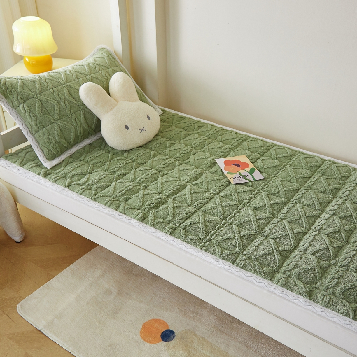 91家纺网 家纺一手货源 找家纺 缦吉 2025新款学生款高克重塔芙蓉床褥床护垫 橄榄绿（全网最低）