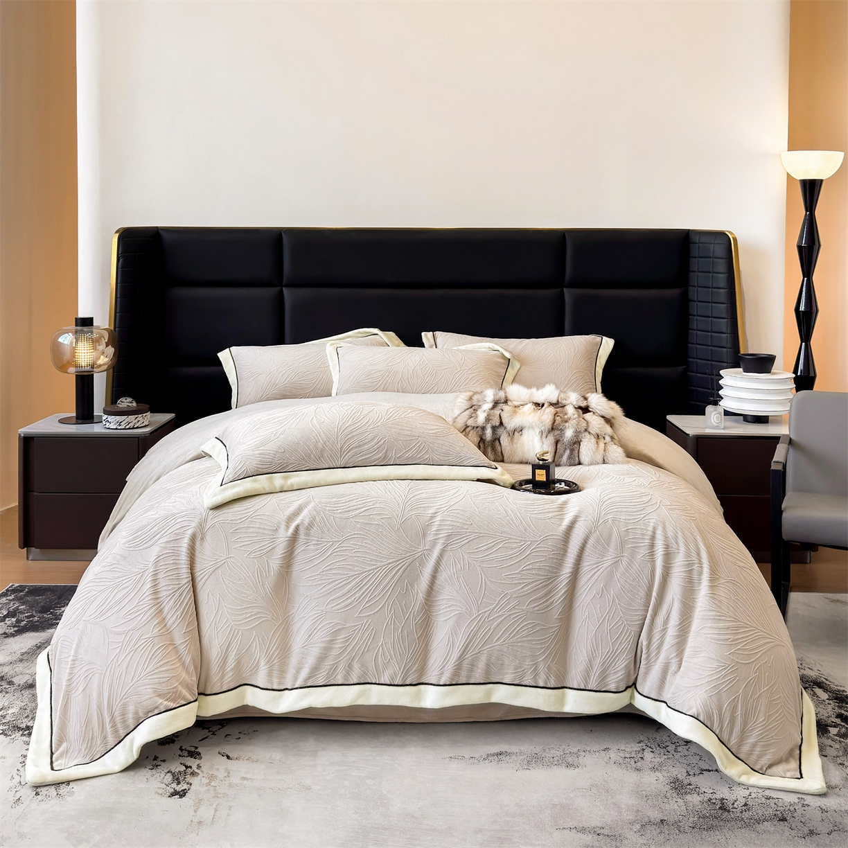 91家纺网 家纺一手货源 找家纺 金喜 2025秋冬新款230克高克重牛奶绒四件套雕花绒拼角宽边嵌绳系列四件套 叶影-米棕