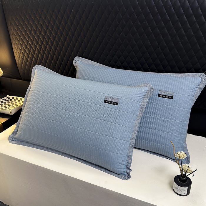 91家纺网 家纺一手货源 找家纺 呦呦南宋 纯棉绗缝40x60cm现代风单品枕头套水洗棉中层夹棉拉链款全棉高端定制平边枕套 平边蓝