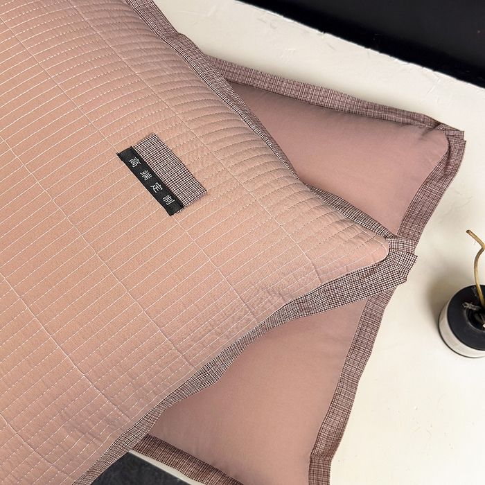 91家纺网 家纺一手货源 找家纺 呦呦南宋 纯棉绗缝40x60cm现代风单品枕头套水洗棉中层夹棉拉链款全棉高端定制平边枕套 平边橙