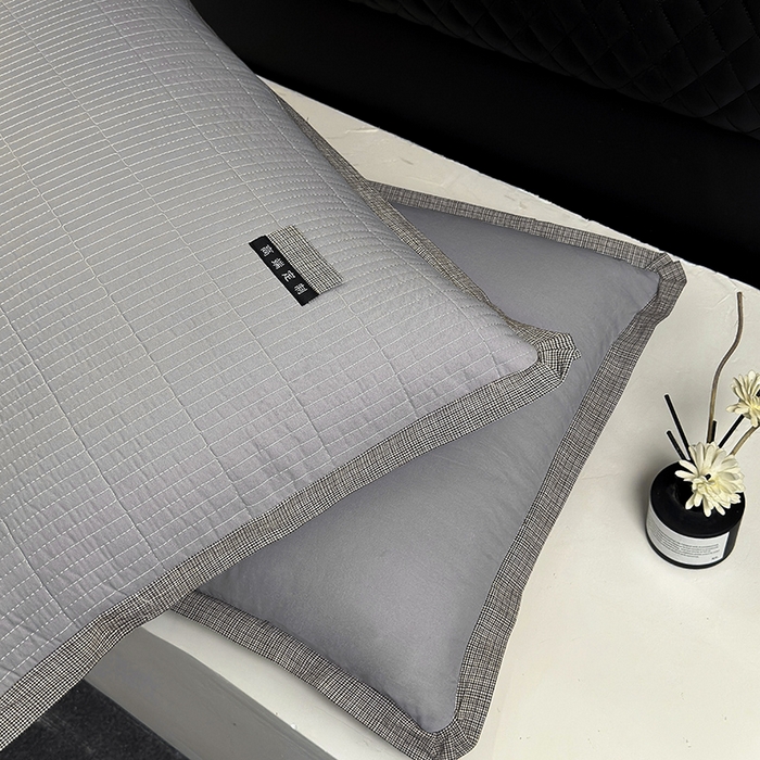 91家纺网 家纺一手货源 找家纺 呦呦南宋 纯棉绗缝40x60cm现代风单品枕头套水洗棉中层夹棉拉链款全棉高端定制平边枕套 平边灰