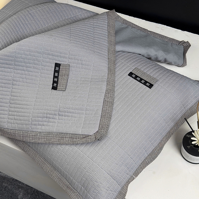 91家纺网 家纺一手货源 找家纺 呦呦南宋 纯棉绗缝40x60cm现代风单品枕头套水洗棉中层夹棉拉链款全棉高端定制平边枕套 平边灰