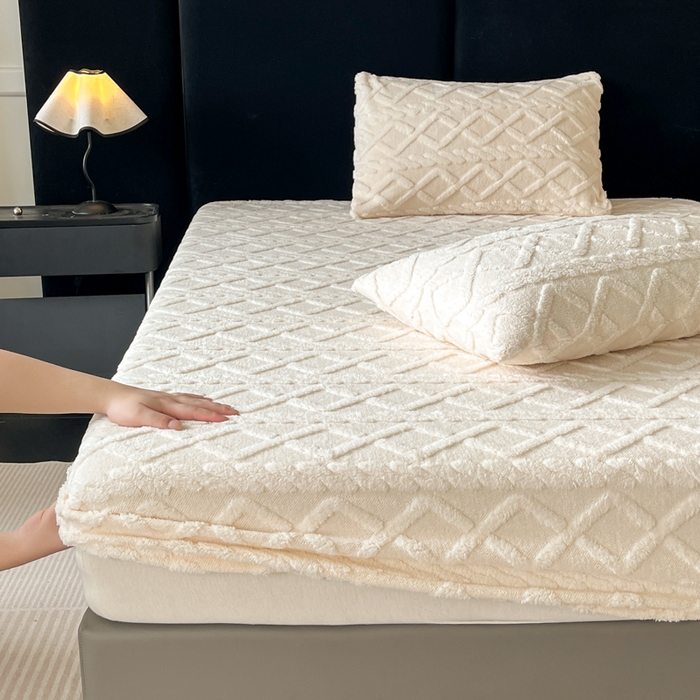 91家纺网 家纺一手货源 找家纺 米瑞娜 2025秋冬新款塔芙绒床笠跨境外贸单品尺寸齐全 白色