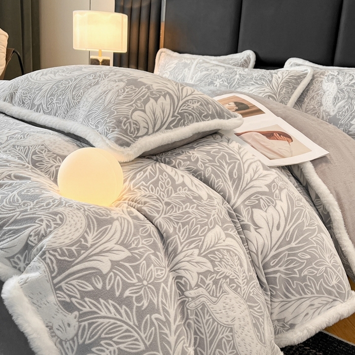 91家纺网 家纺一手货源 找家纺 （总）诺梵家纺 2025新款兔毛绒包边 雕花绒四件套