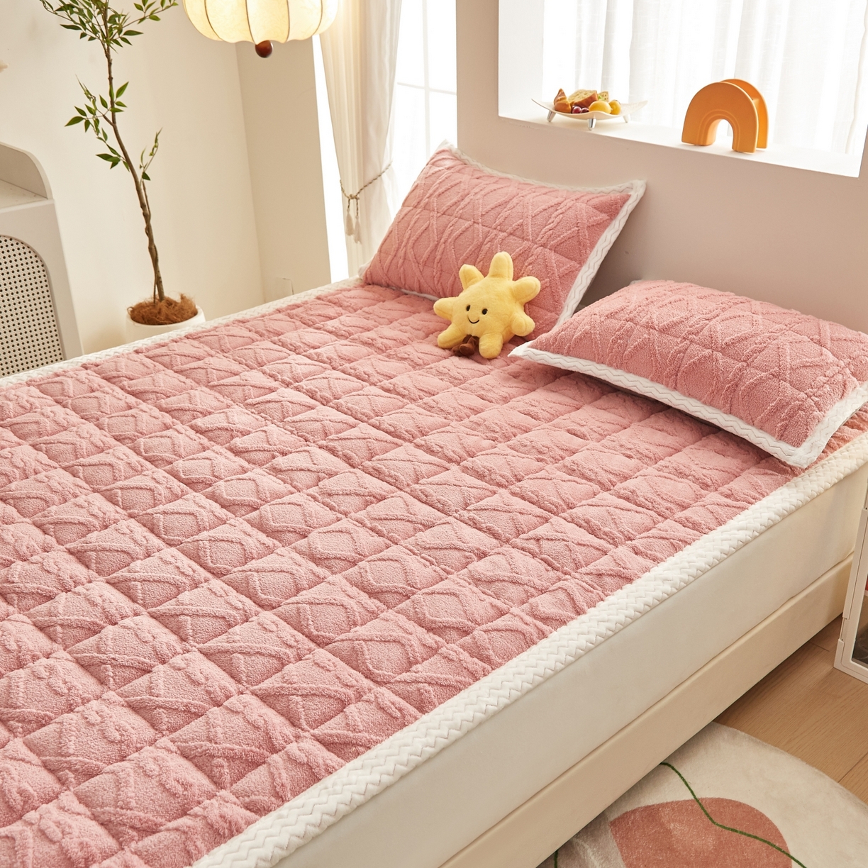 91家纺网 家纺一手货源 找家纺 缦吉 2025新款成人款高克重塔芙蓉床褥床护垫 豆沙粉（全网最低）