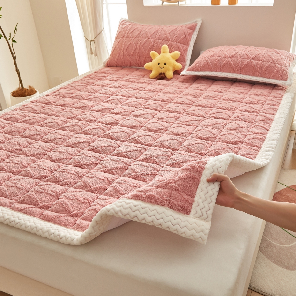 91家纺网 家纺一手货源 找家纺 缦吉 2025新款成人款高克重塔芙蓉床褥床护垫 豆沙粉（全网最低）