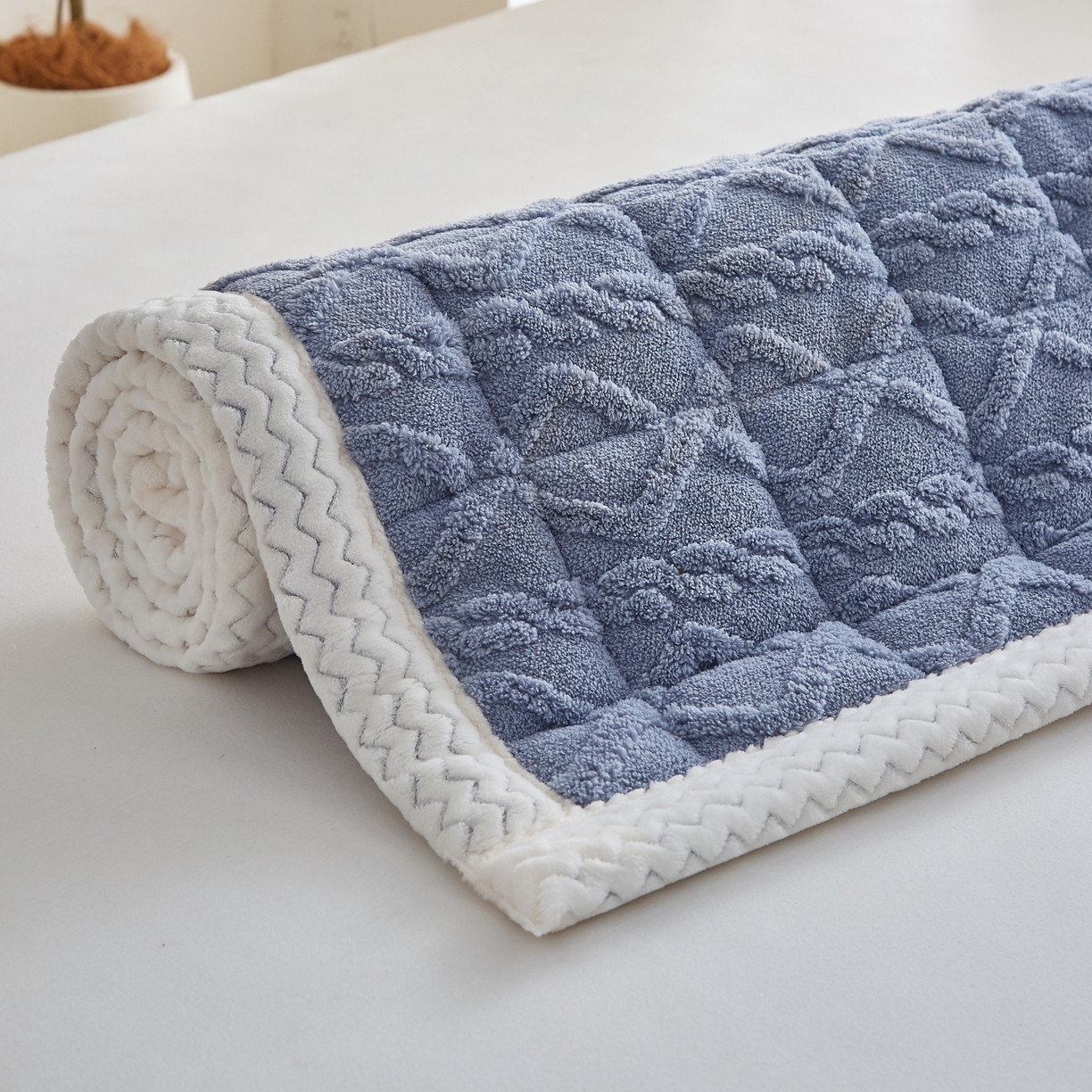 91家纺网 家纺一手货源 找家纺 缦吉 2025新款成人款高克重塔芙蓉床褥床护垫 格调灰（全网最低）