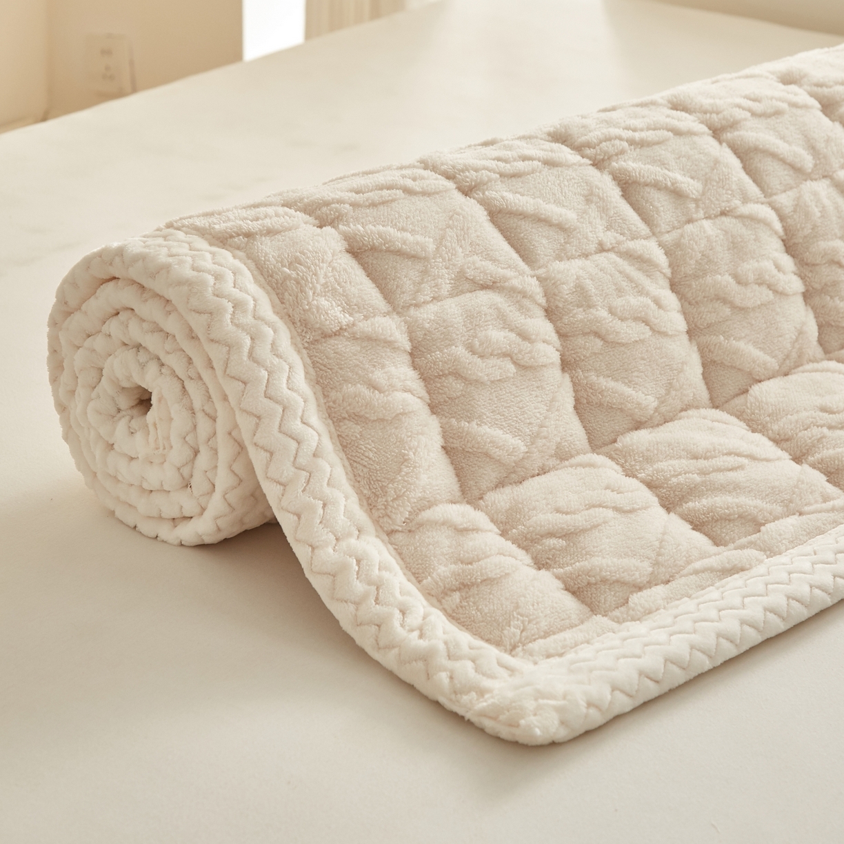 91家纺网 家纺一手货源 找家纺 缦吉 2025新款成人款高克重塔芙蓉床褥床护垫 奶油白（全网最低）