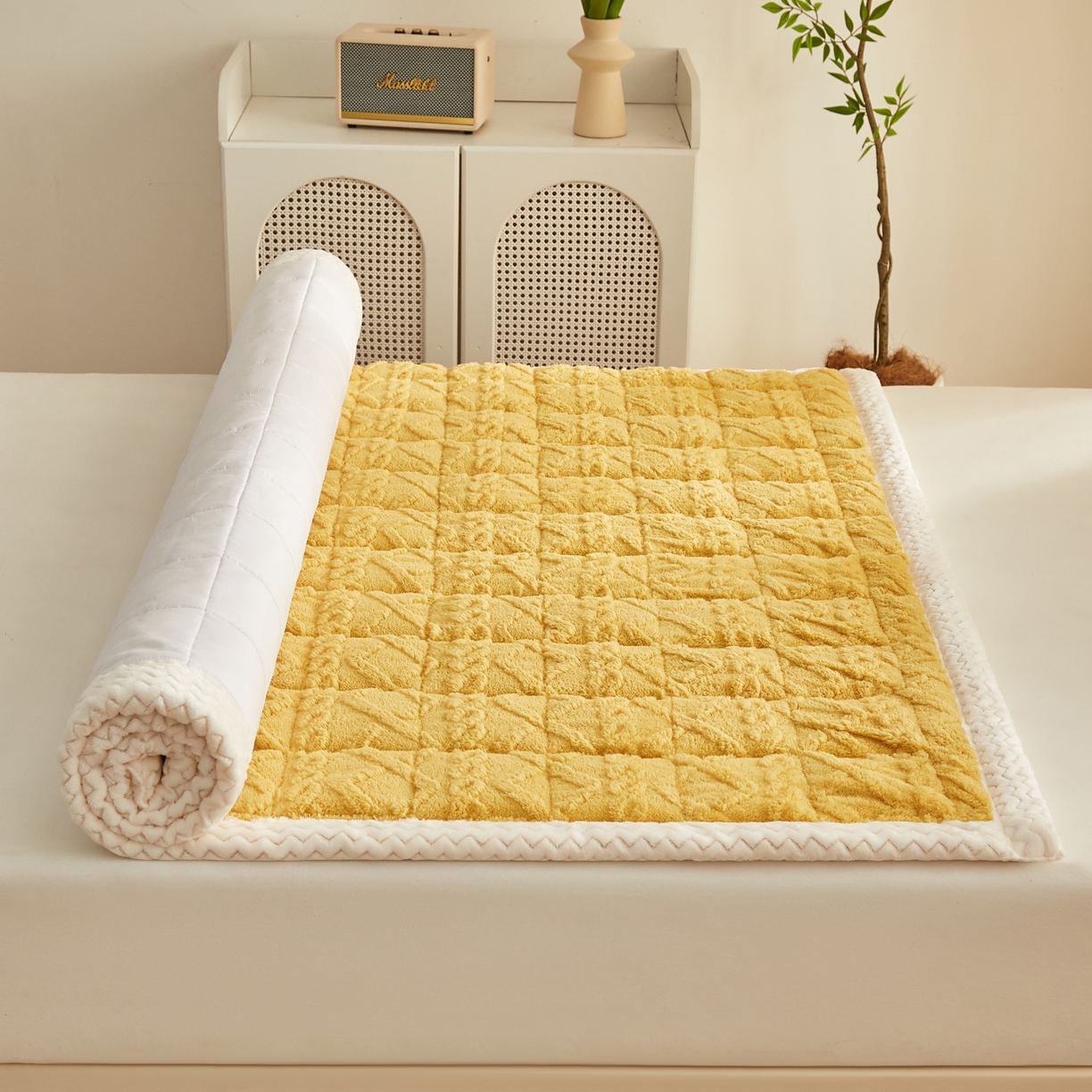 91家纺网 家纺一手货源 找家纺 缦吉 2025新款成人款高克重塔芙蓉床褥床护垫 柠檬黄（全网最低）