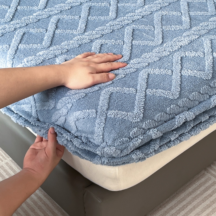 91家纺网 家纺一手货源 找家纺 米瑞娜 2025秋冬新款塔芙绒床笠跨境外贸单品尺寸齐全 蓝灰色