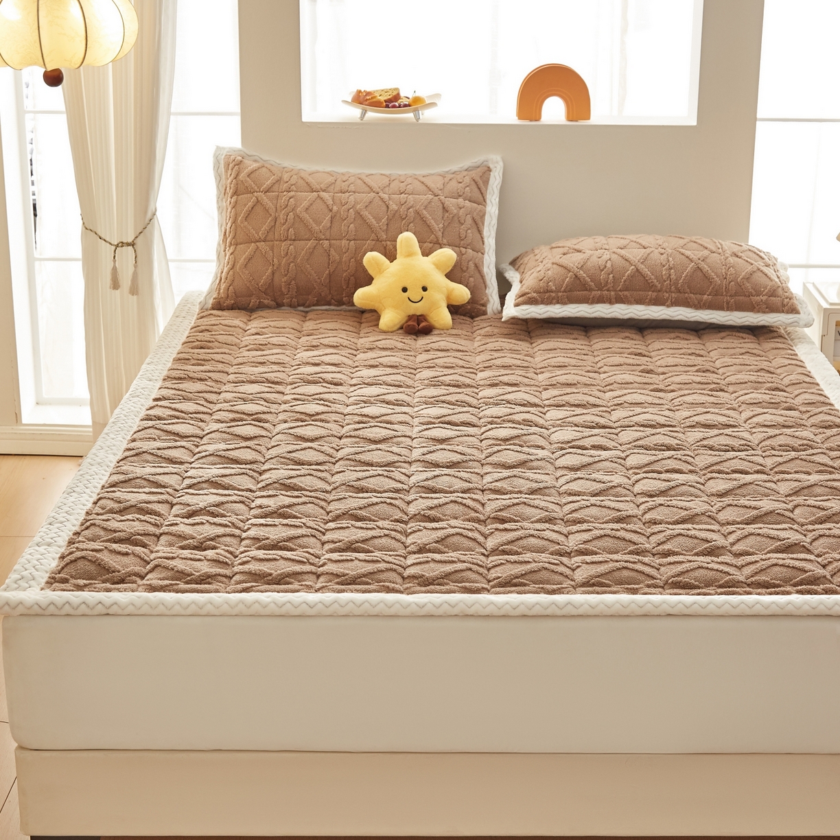 91家纺网 家纺一手货源 找家纺 缦吉 2025新款成人款高克重塔芙蓉床褥床护垫 焦糖咖（全网最低）