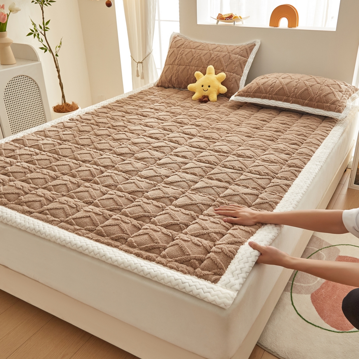 91家纺网 家纺一手货源 找家纺 缦吉 2025新款成人款高克重塔芙蓉床褥床护垫 焦糖咖（全网最低）