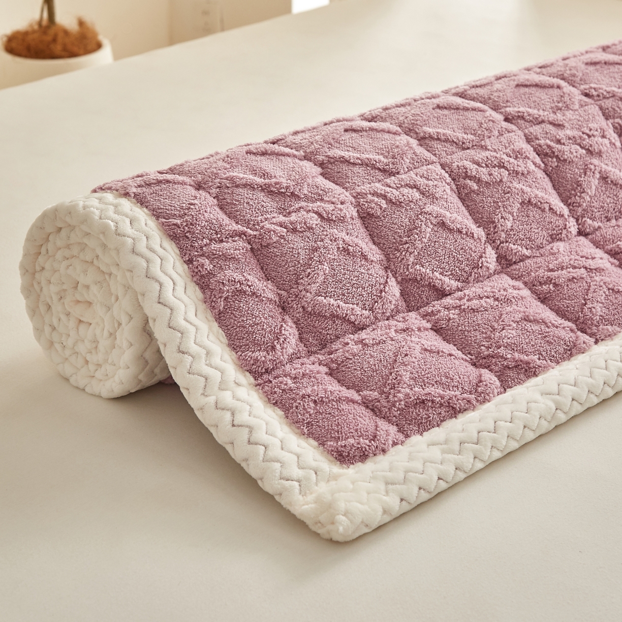 91家纺网 家纺一手货源 找家纺 缦吉 2025新款成人款高克重塔芙蓉床褥床护垫 优雅紫（全网最低） 