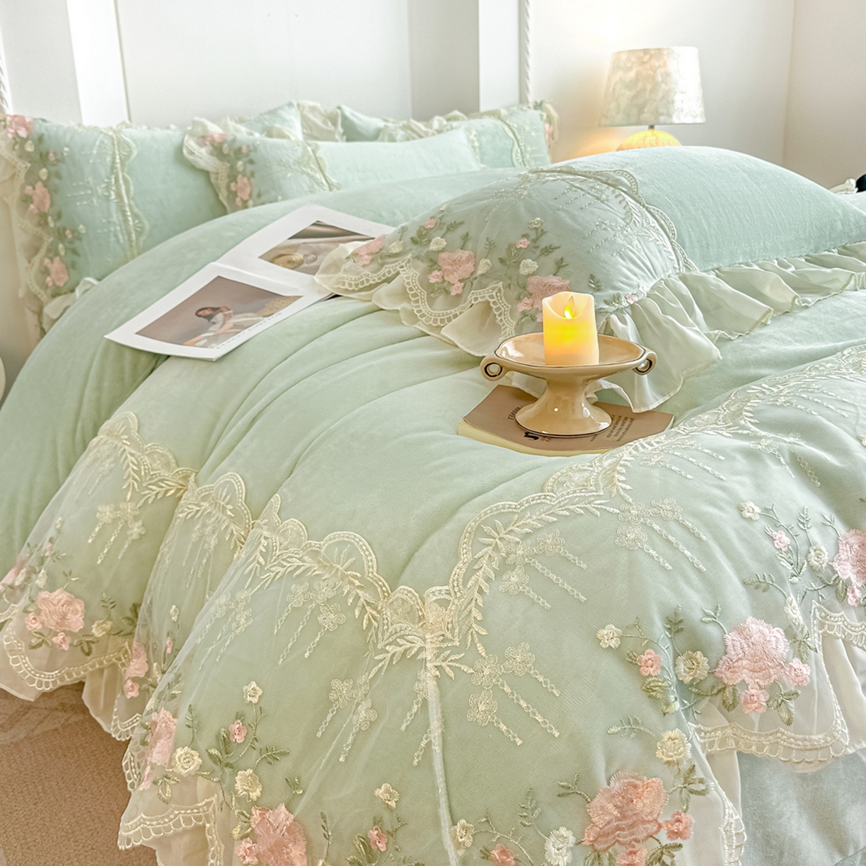 91家纺网 家纺一手货源 找家纺 （总）凯美家居 2025新款A类牛奶绒蕾丝刺绣四件套-锦上添花