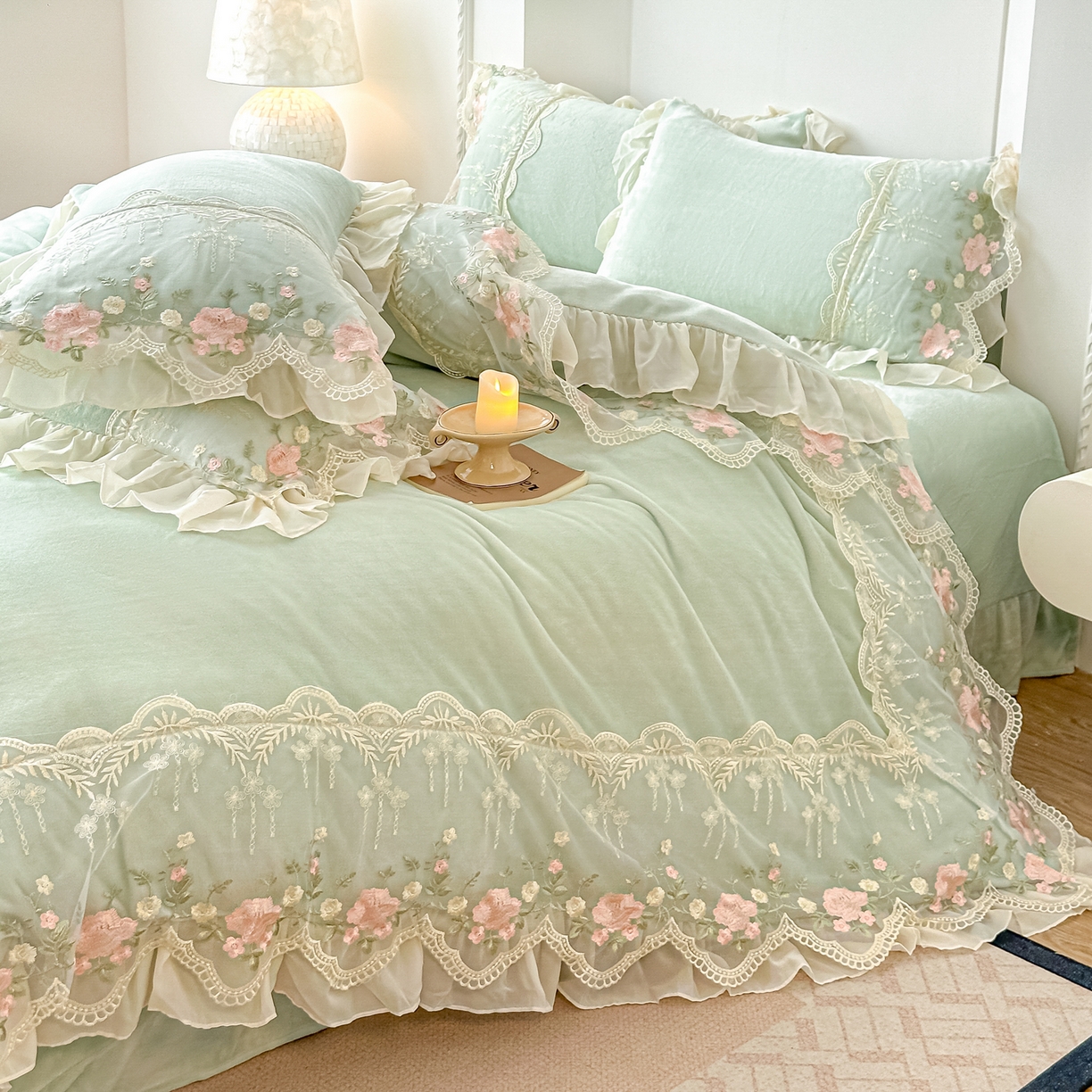 91家纺网 家纺一手货源 找家纺 （总）凯美家居 2025新款A类牛奶绒蕾丝刺绣四件套-锦上添花