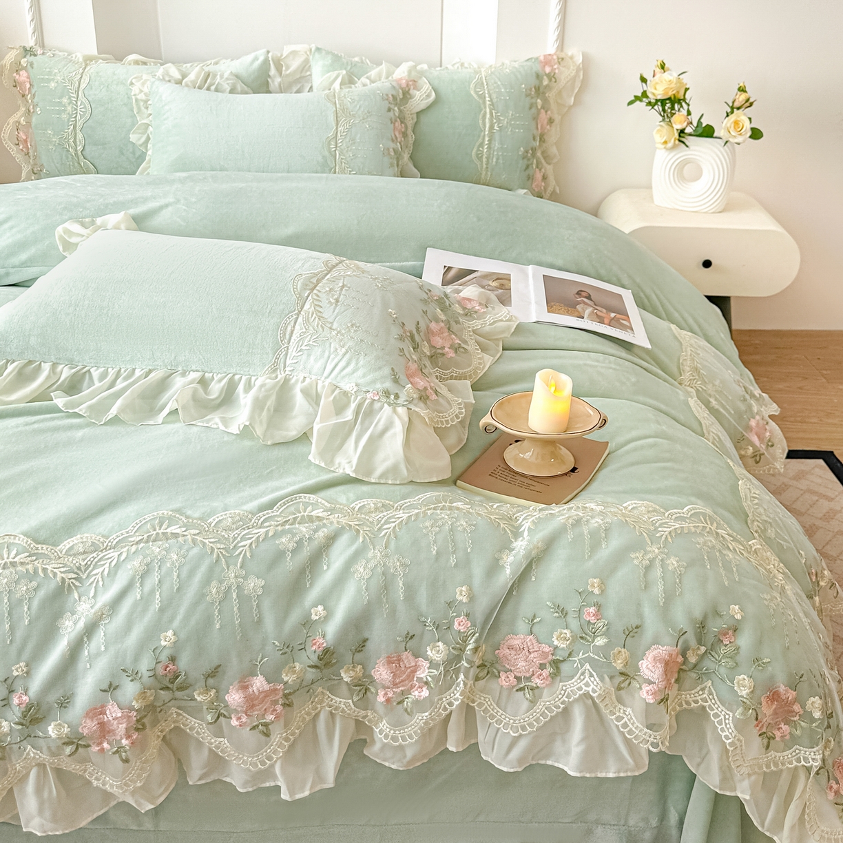 91家纺网 家纺一手货源 找家纺 凯美家居 2025新款A类牛奶绒蕾丝刺绣四件套-锦上添花 锦上添花-浅绿