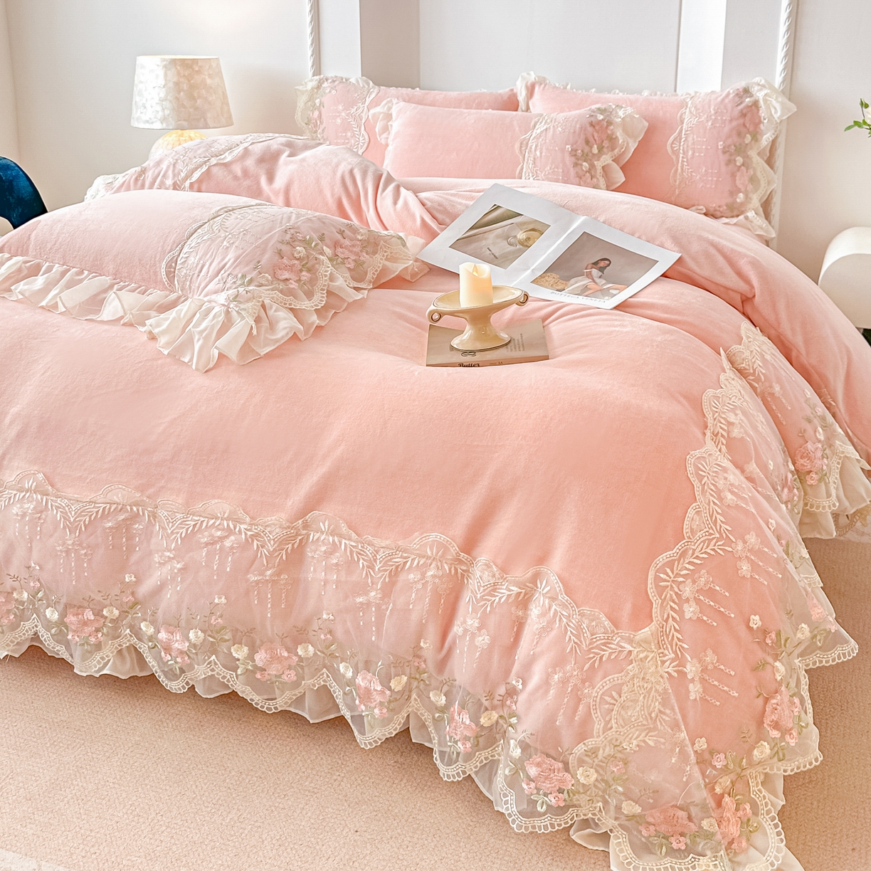 91家纺网 家纺一手货源 找家纺 凯美家居 2025新款A类牛奶绒蕾丝刺绣四件套-锦上添花 锦上添花-粉玉