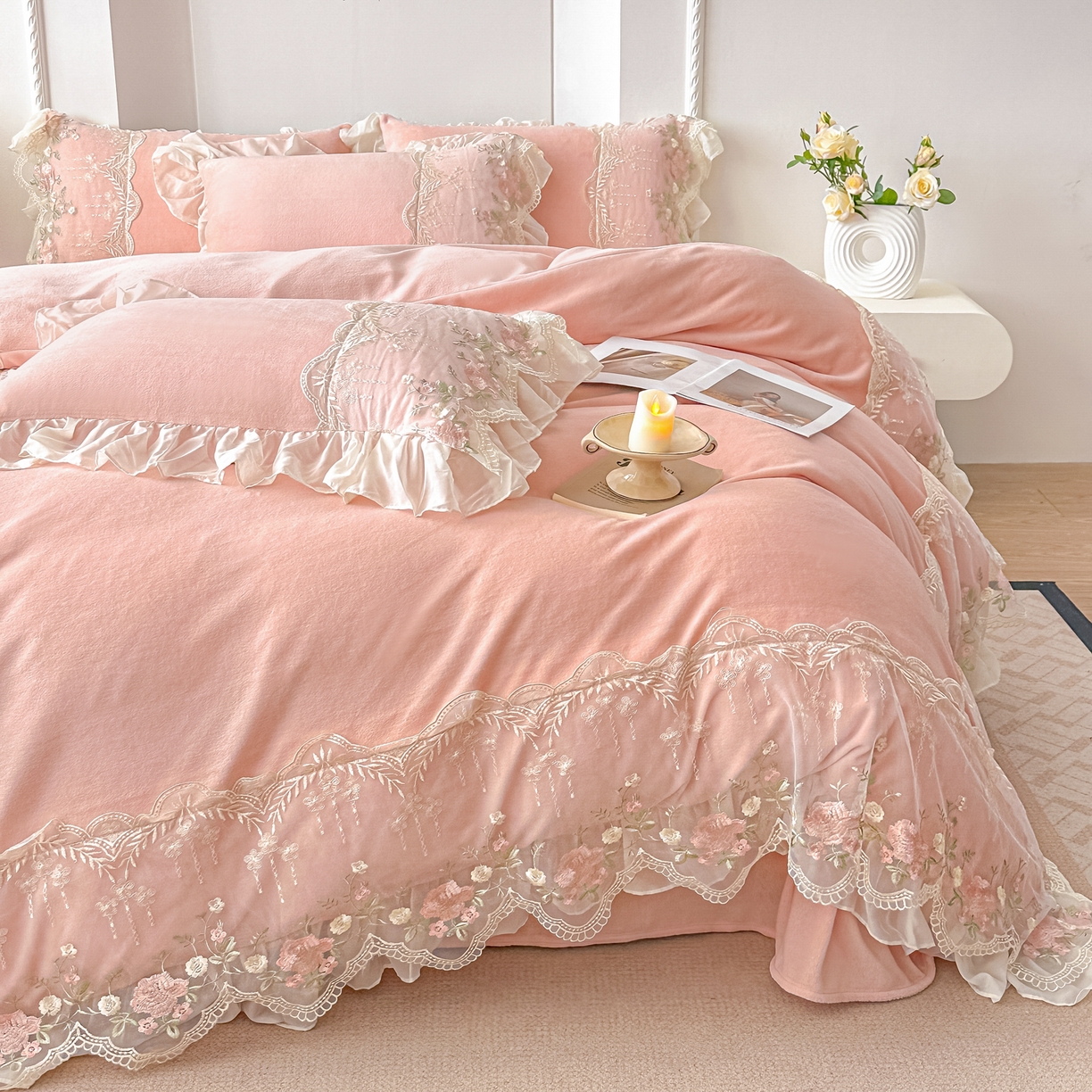 91家纺网 家纺一手货源 找家纺 凯美家居 2025新款A类牛奶绒蕾丝刺绣四件套-锦上添花 锦上添花-粉玉