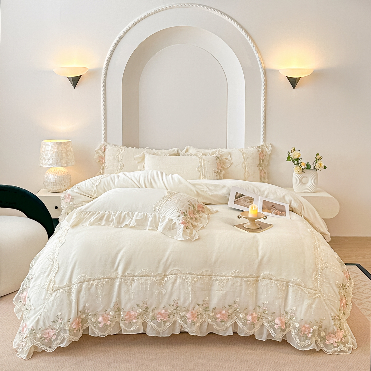 91家纺网 家纺一手货源 找家纺 凯美家居 2025新款A类牛奶绒蕾丝刺绣四件套-锦上添花 锦上添花-奶白