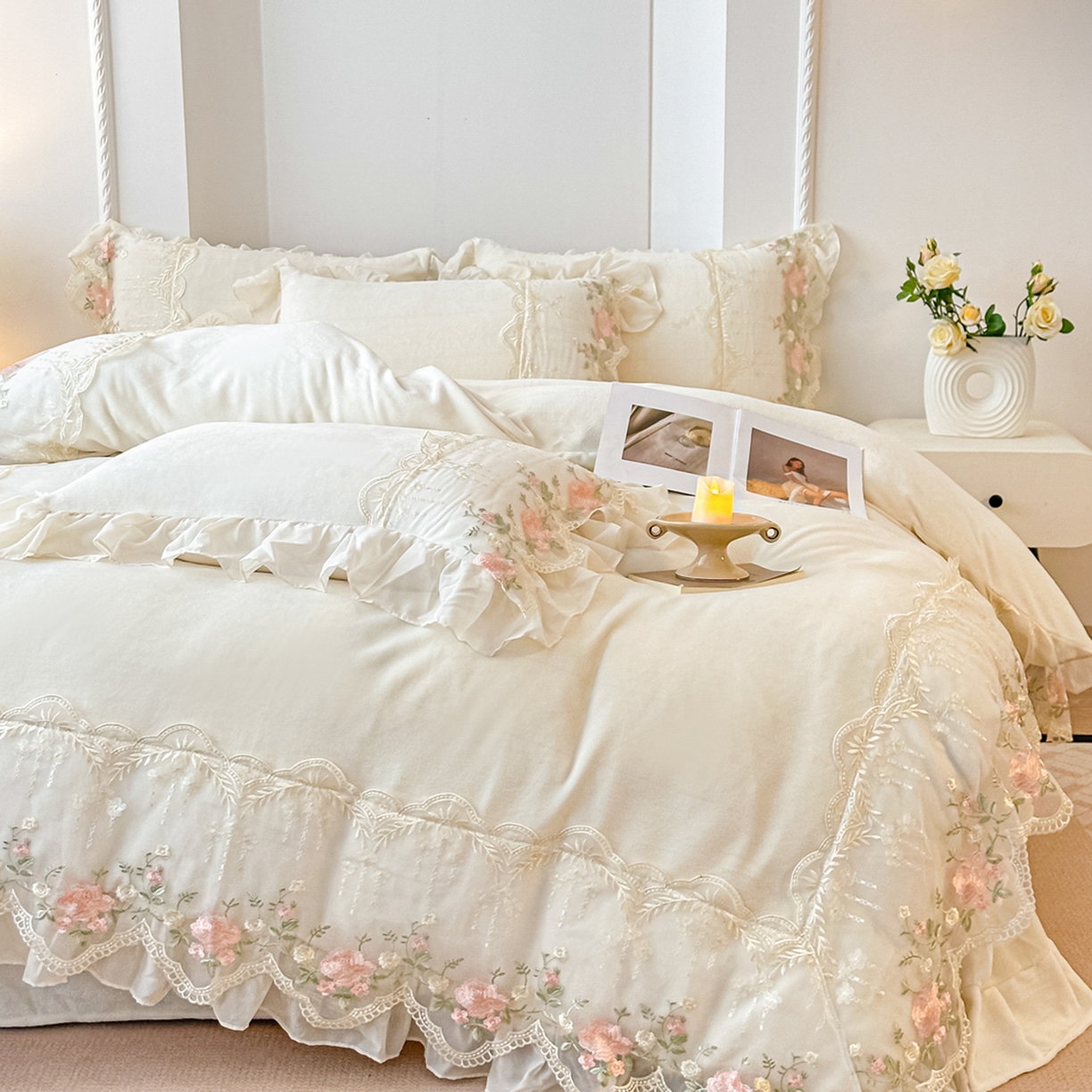 91家纺网 家纺一手货源 找家纺 凯美家居 2025新款A类牛奶绒蕾丝刺绣四件套-锦上添花 锦上添花-奶白