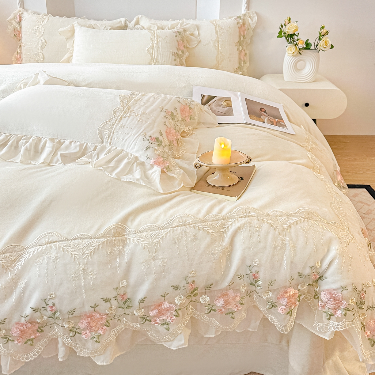 91家纺网 家纺一手货源 找家纺 凯美家居 2025新款A类牛奶绒蕾丝刺绣四件套-锦上添花 锦上添花-奶白