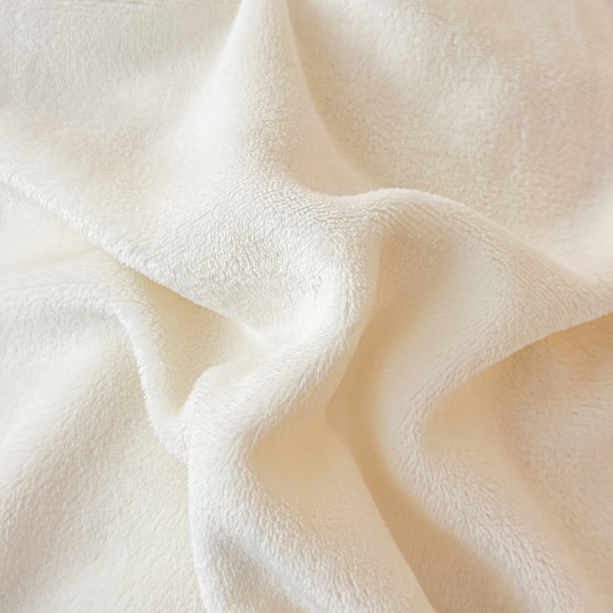 91家纺网 家纺一手货源 找家纺 凯美家居 2025新款A类牛奶绒蕾丝刺绣四件套-锦上添花 锦上添花-奶白