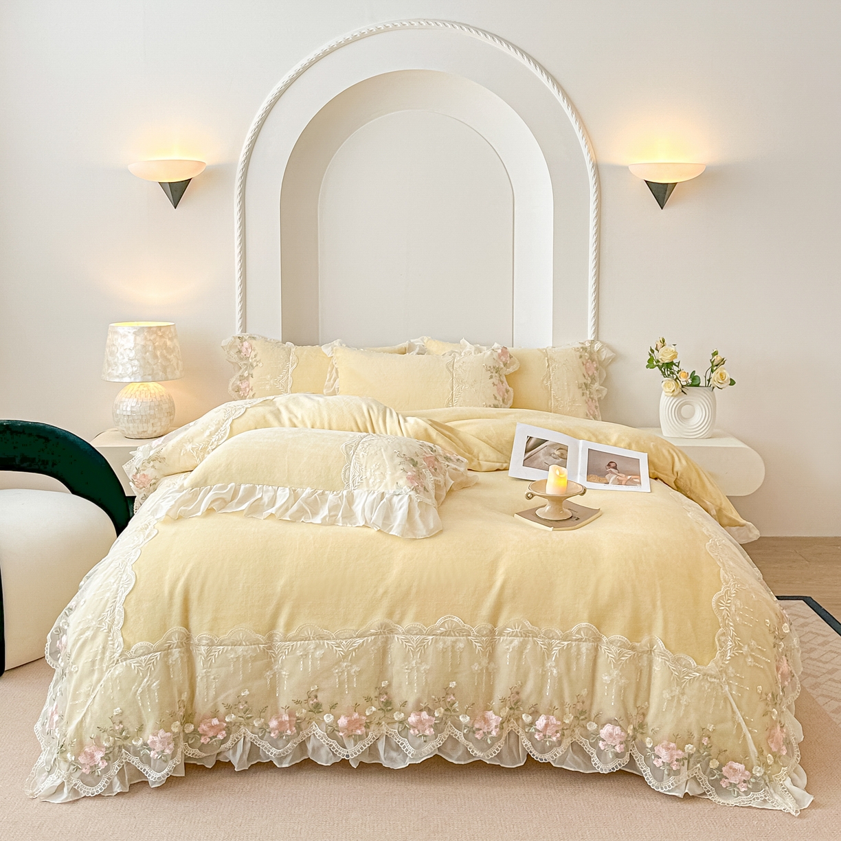 91家纺网 家纺一手货源 找家纺 凯美家居 2025新款A类牛奶绒蕾丝刺绣四件套-锦上添花 锦上添花-浅黄