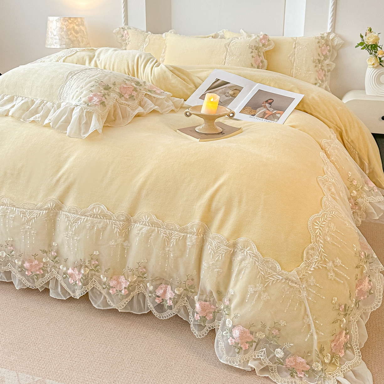 91家纺网 家纺一手货源 找家纺 凯美家居 2025新款A类牛奶绒蕾丝刺绣四件套-锦上添花 锦上添花-浅黄