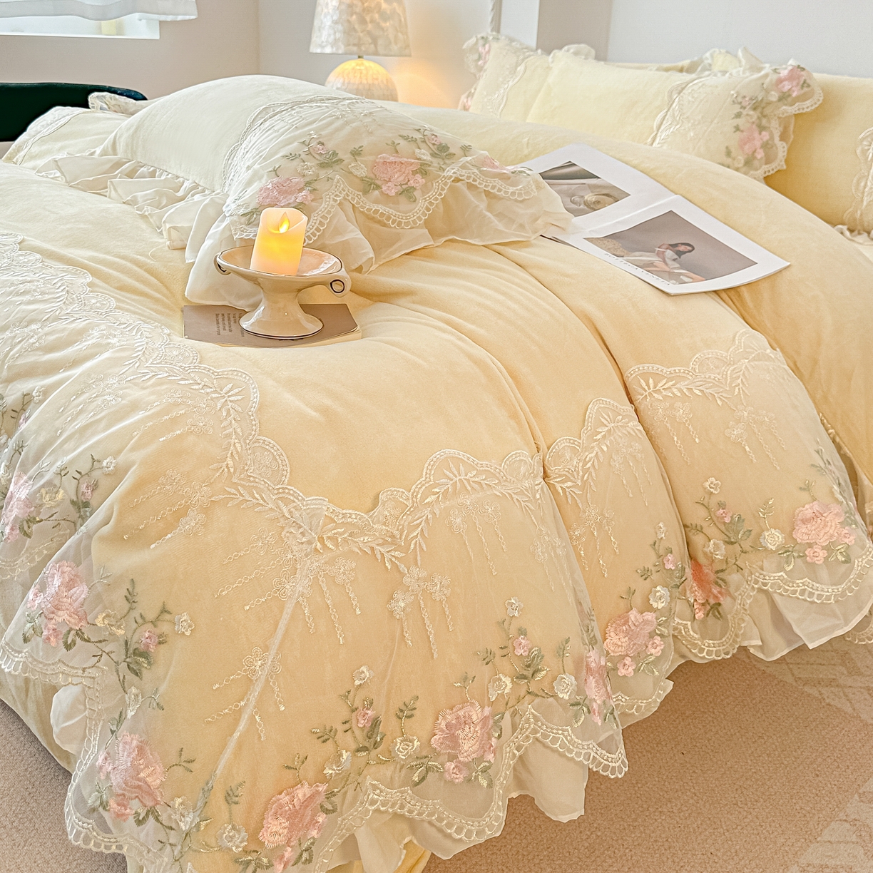 91家纺网 家纺一手货源 找家纺 凯美家居 2025新款A类牛奶绒蕾丝刺绣四件套-锦上添花 锦上添花-浅黄