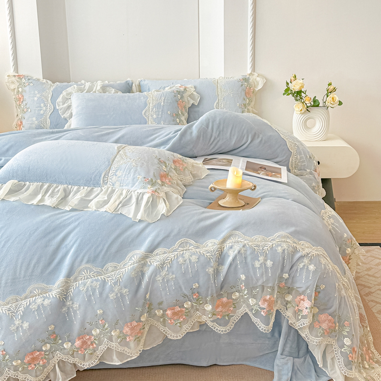 91家纺网 家纺一手货源 找家纺 凯美家居 2025新款A类牛奶绒蕾丝刺绣四件套-锦上添花 锦上添花-浅蓝